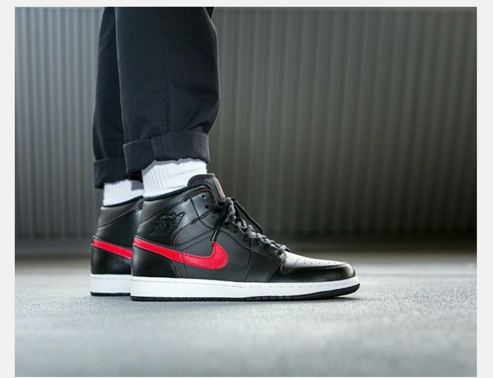 [새상품]나이키 에어 조던 1 미드 블랙 팀레드 280 단종색상 이미지
