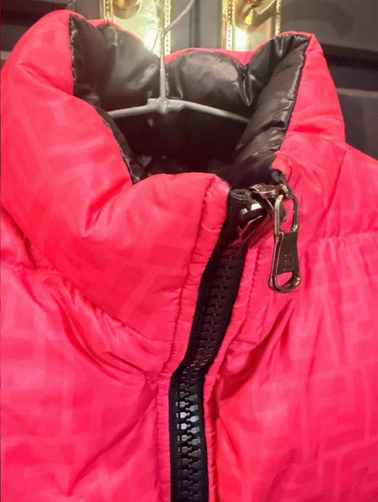 펜디키즈리버시블 패딩조끼 (블랙+핫핑) 이미지