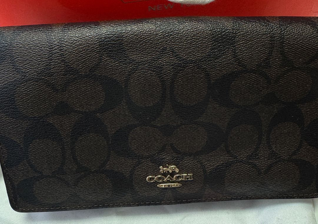 코치 안나 폴드오버 클러치 크로스바디백 이미지