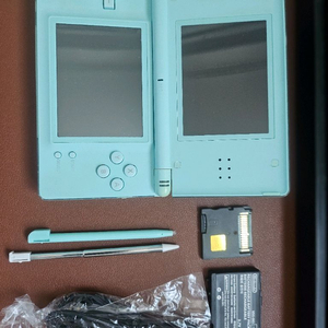 닌텐도 DS Lite 민트본체 + 게임칩 + 터치펜2개 + 충전선 + 추가배터리 이미지