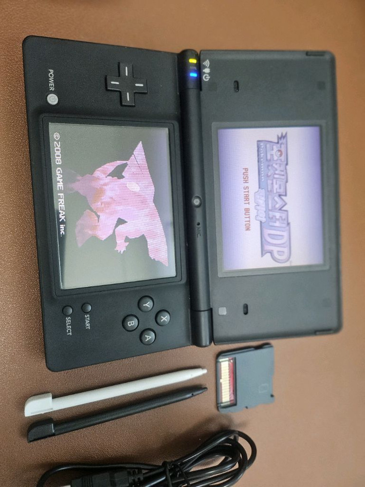 닌텐도 DSi 블랙 게임칩 충전선 터치펜2개 이미지