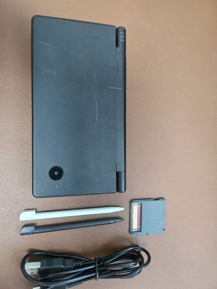 닌텐도 DSi 블랙 게임칩 충전선 터치펜2개 이미지