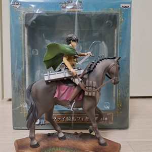 급처) 진격의거인 B상 리바이 기마 피규어 이치방쿠지 제일복권 승마 말 흑마 이미지