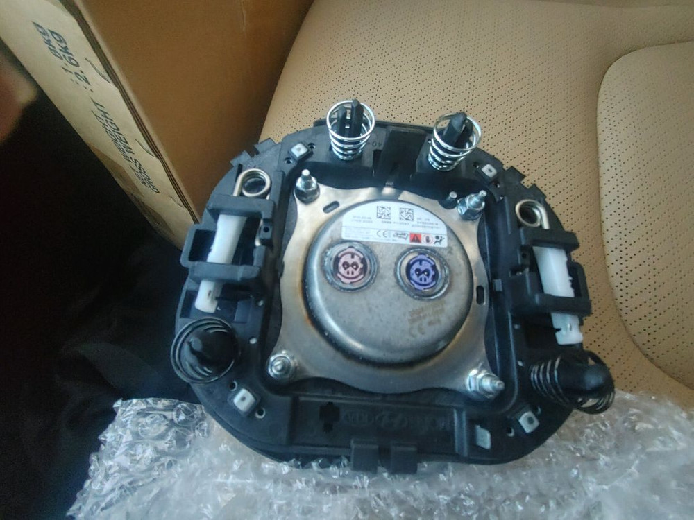 카니발 차량 KA4 4세대 핸들 K50F 에어백 부품입니다 이미지