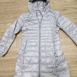 여성 유니클로 봄 구스다운 패딩점퍼 이미지