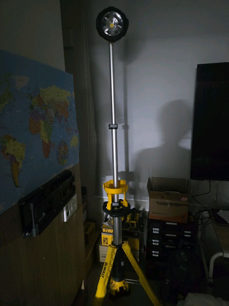 밀워키 디월트 스탠드 투광기 M18 SAL DCL079N 작업등 위크라이트 이미지