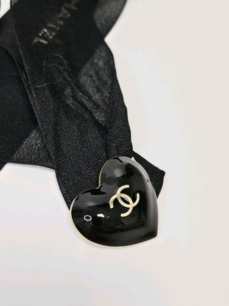 샤넬(CHANEL) 홀리데이 포장 리본끈 & 고정 참 세트 이미지