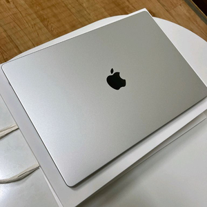 맥북 프로 16인치 M1 Pro 판매합니다. 이미지