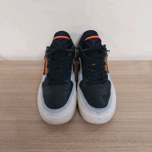 남성 나이키 에어포스1 타입 블랙 하이퍼 크림슨 운동화 (275) 이미지