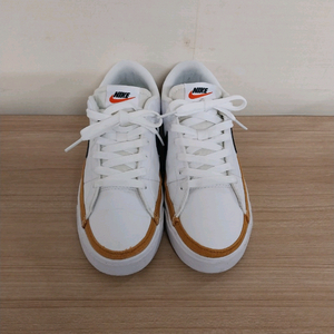 여성 나이키 코트 레거시 넥스트 네이처 운동화 (240) 이미지