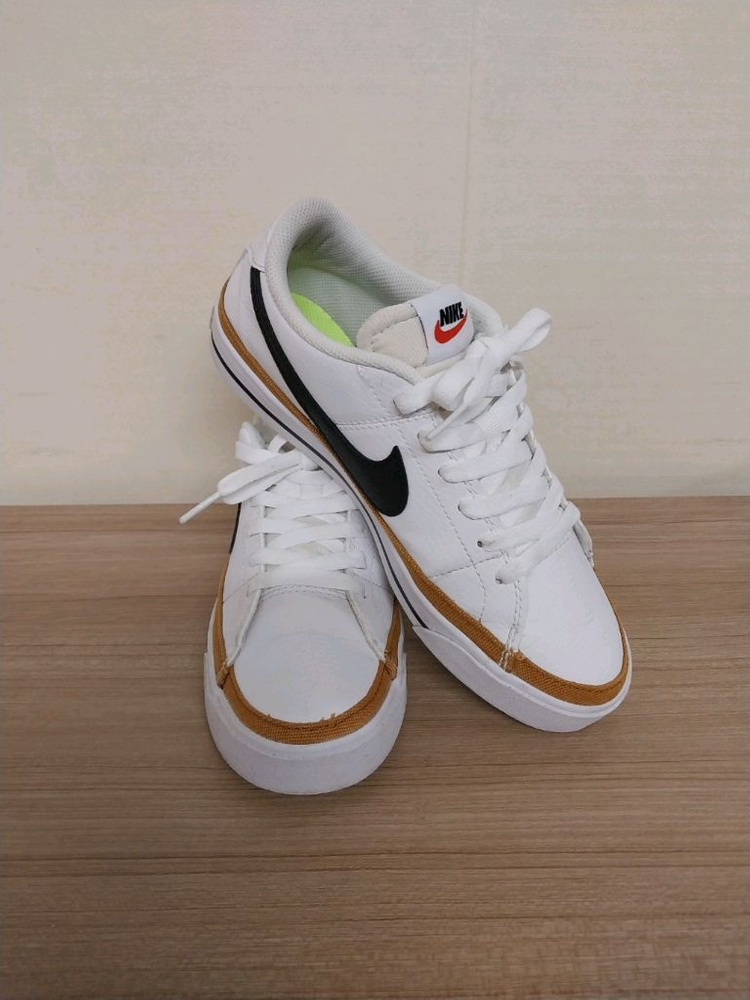 여성 나이키 코트 레거시 넥스트 네이처 운동화 (240) 이미지