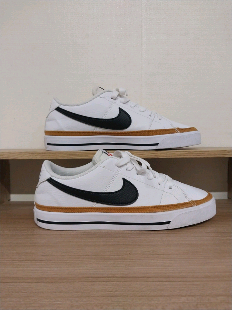 여성 나이키 코트 레거시 넥스트 네이처 운동화 (240) 이미지