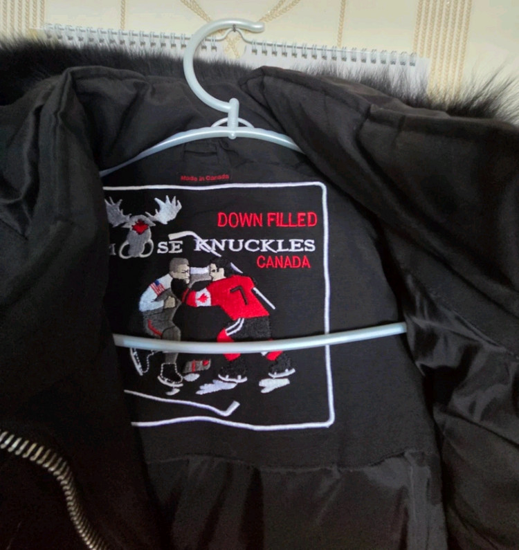 무스너클 구스다운 패딩점퍼 이미지