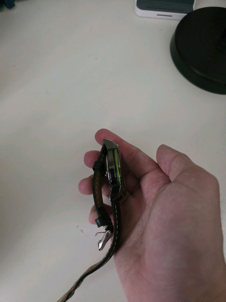 세이코 키네틱 가죽 시계 이미지