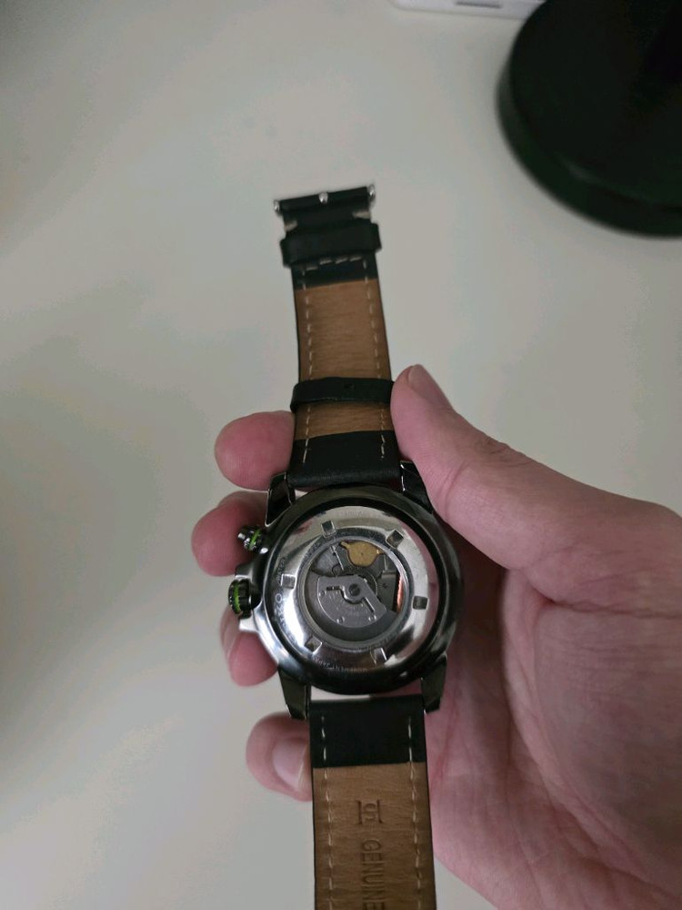 세이코 키네틱 가죽 시계 이미지