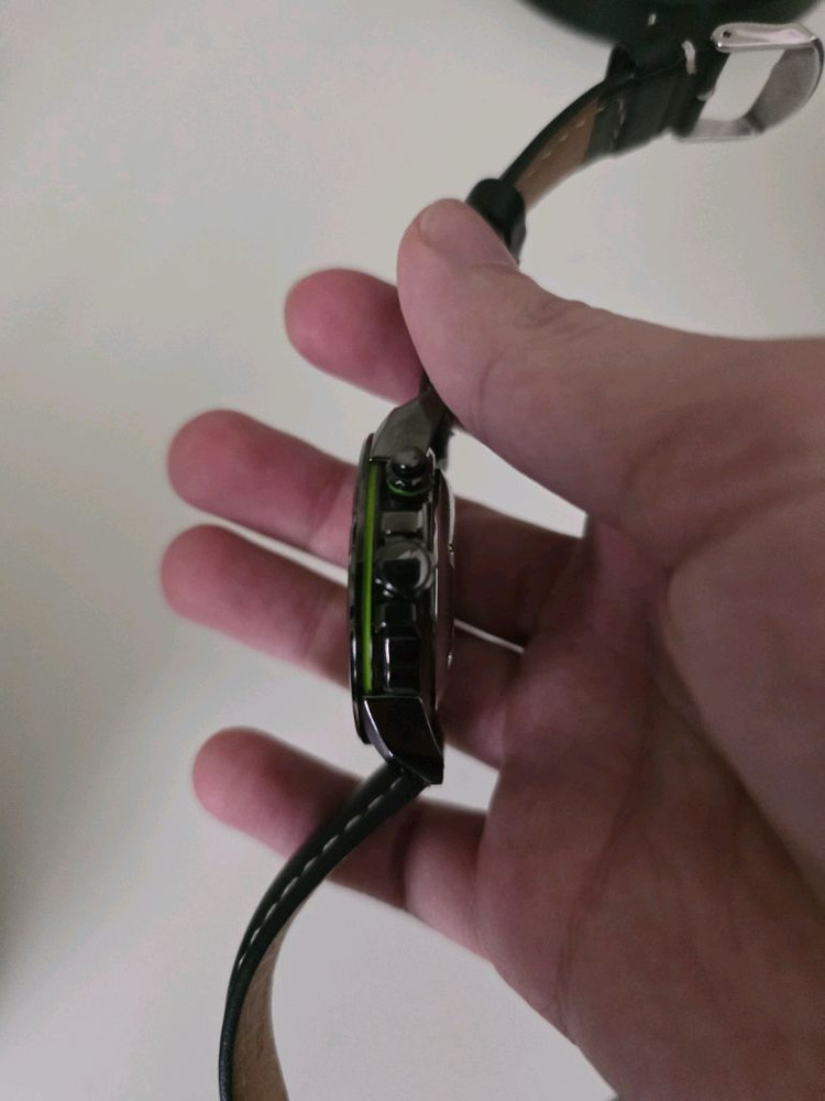 세이코 키네틱 가죽 시계 이미지