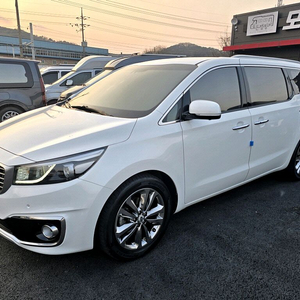 올뉴카니발5인승캠핑카(멀티시트+인산철+휘발유차)-전액할부됨 이미지