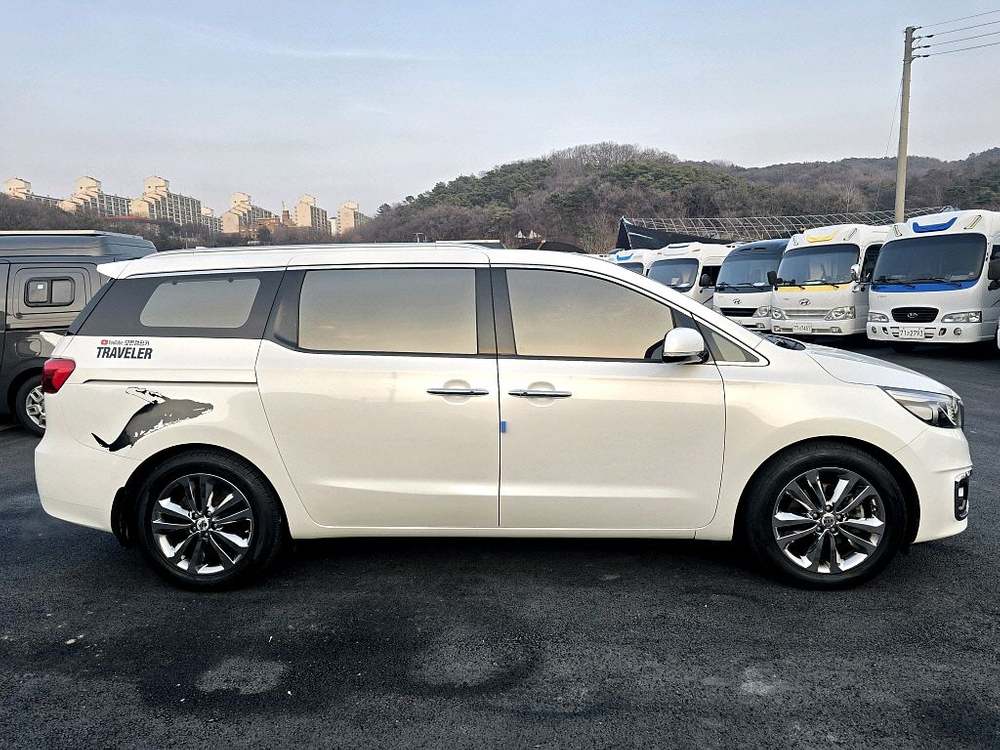 올뉴카니발5인승캠핑카(멀티시트+인산철+휘발유차)-전액할부됨 이미지