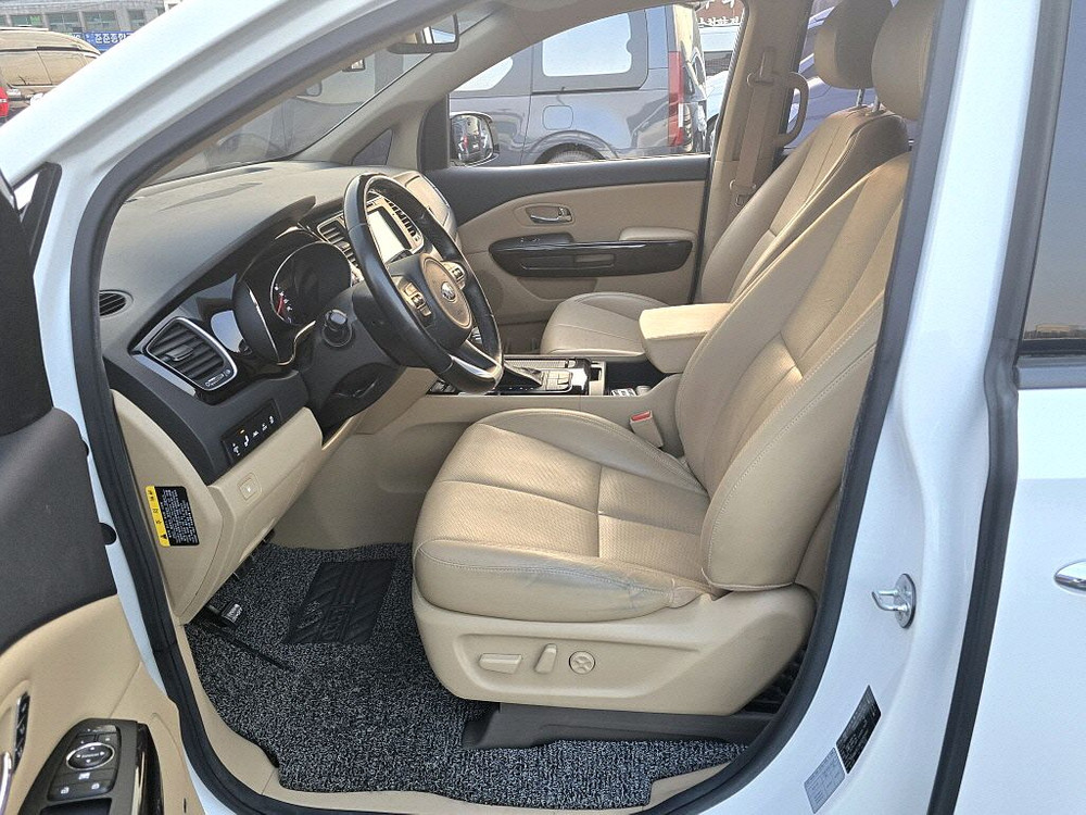 올뉴카니발5인승캠핑카(멀티시트+인산철+휘발유차)-전액할부됨 이미지