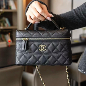 샤넬 퀼팅 미니 핸드백 이미지