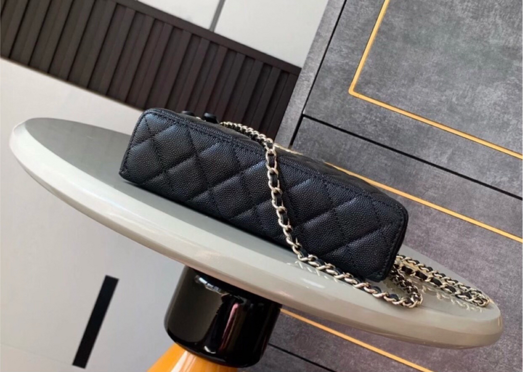 샤넬 퀼팅 미니 핸드백 이미지