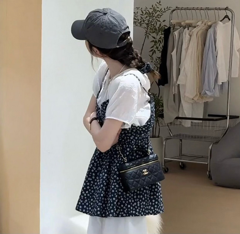 샤넬 퀼팅 미니 핸드백 이미지