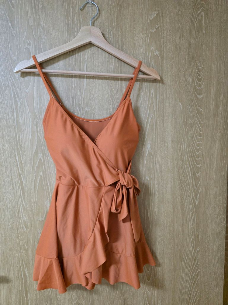 랩 스타일 원피스 수영복 이미지