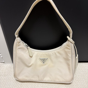 프라다 리나일론 호보백 화이트 이미지