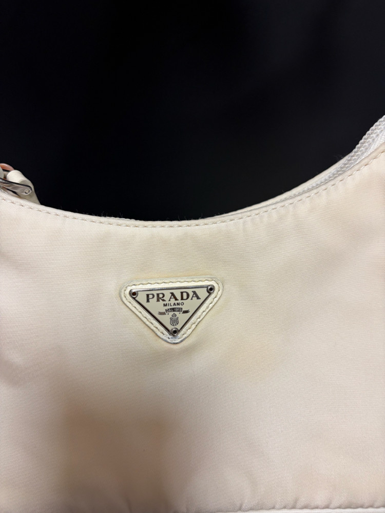 프라다 리나일론 호보백 화이트 이미지