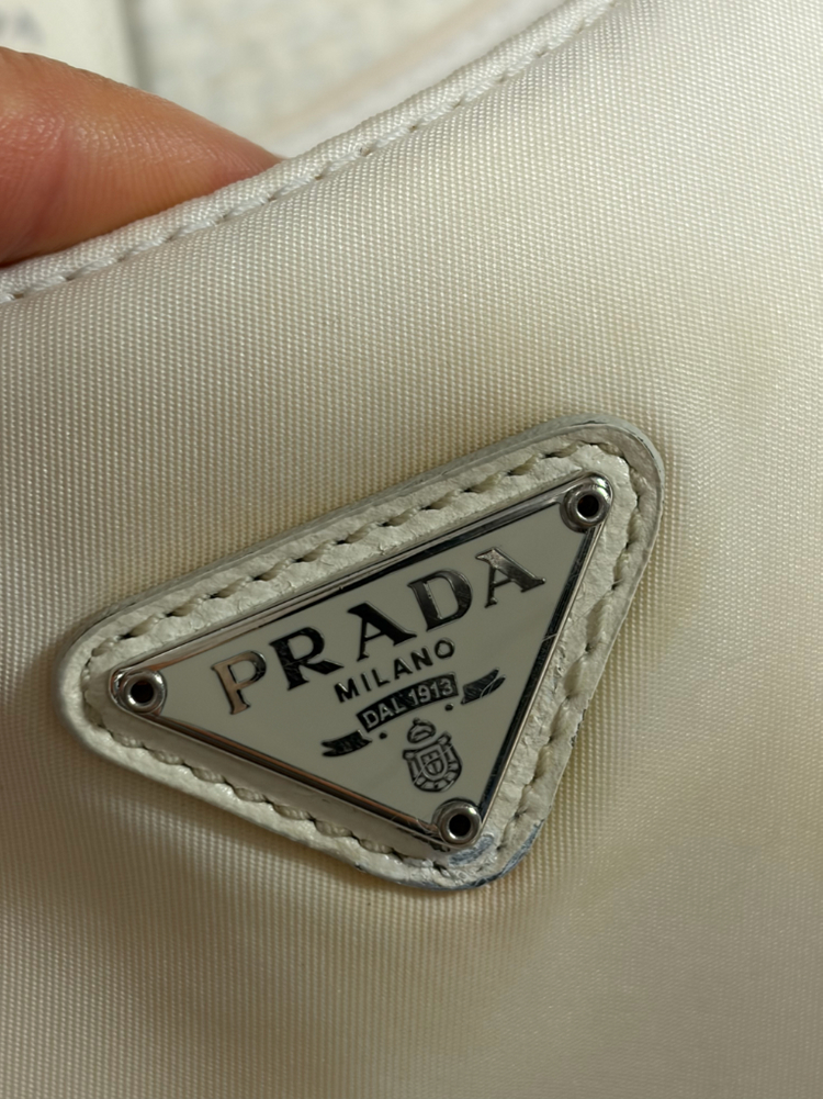 프라다 리나일론 호보백 화이트 이미지