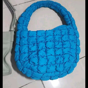 코스 COS 구름백 이미지