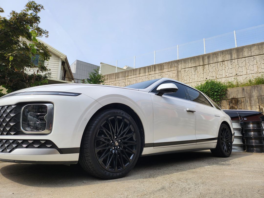 그랜져GN7 캘리그라피 20인치 순정휠 블랙휠 팝니다 / 팰리세이드 카니발 이미지