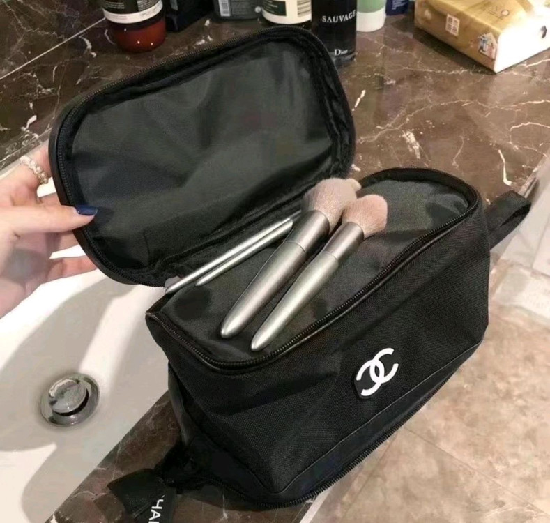 CN로고 화장품 수납 파우치 (미개봉 새상품) 이미지