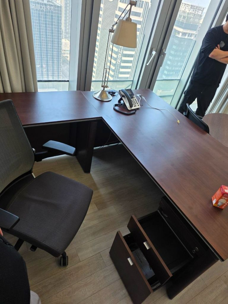 대형 회의테이블 세트 및 캐비넷 이미지