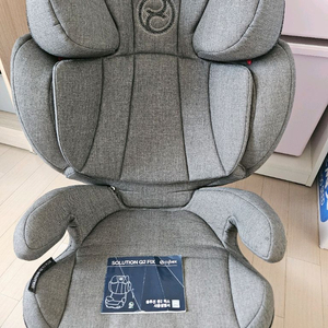 싸이벡스 큐2픽스 주니어 카시트 이미지