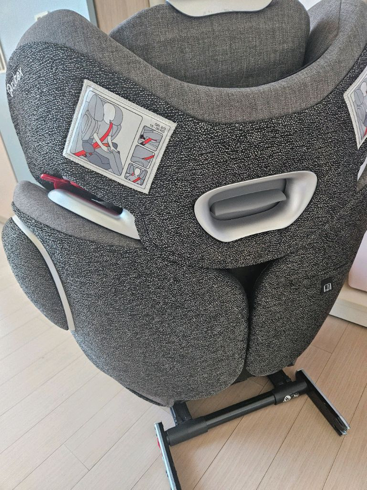 싸이벡스 큐2픽스 주니어 카시트 이미지