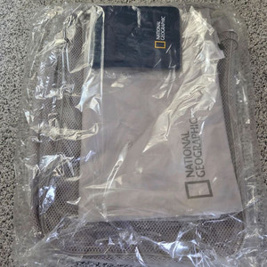 내셔널지오그래픽 페이지 백인백4종과 여권지갑 이미지