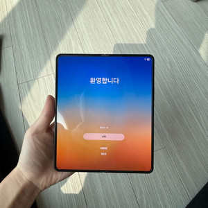 폴더블 스마트폰 512GB 이미지