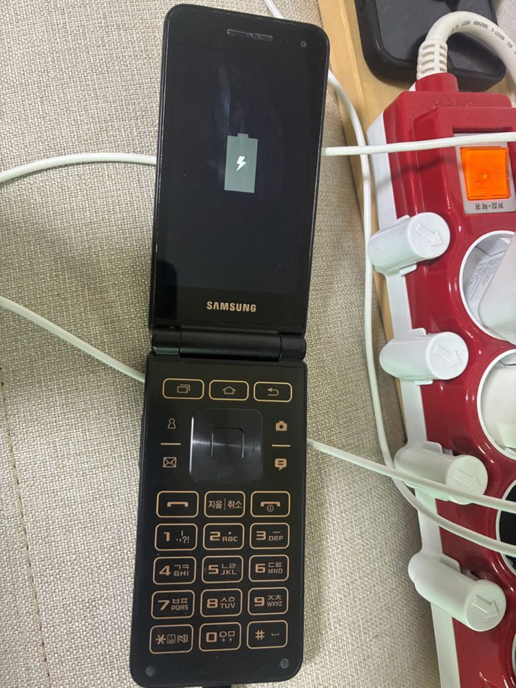 삼성 갤럭시 폴더2 블랙 SM-G160N 이미지