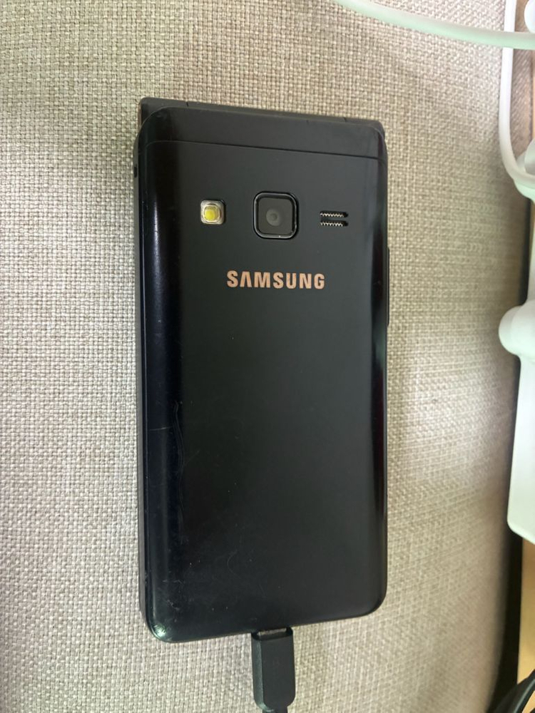 삼성 갤럭시 폴더2 블랙 SM-G160N 이미지