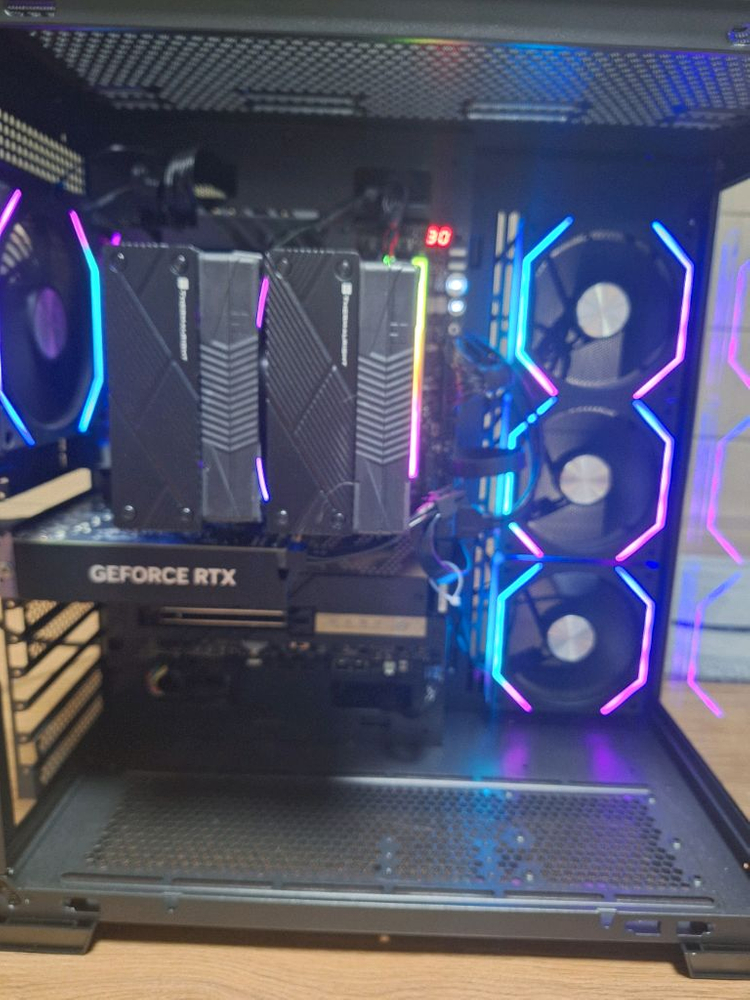 게이밍 컴퓨터 PC 본체 Ryzen 9950X3D 반본체 이이온2 배그 로아 게임용 작업용 데스크탑 이미지