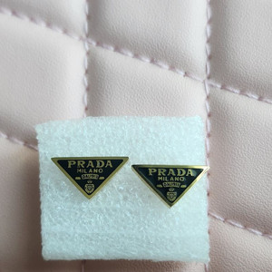 프 귀걸이 프삼각귀걸이 삼각 딱붙 로골블랙(새상품) 이미지