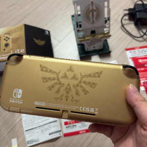 닌텐도 스위치 라이트 하이랄 에디션 풀박스 이미지