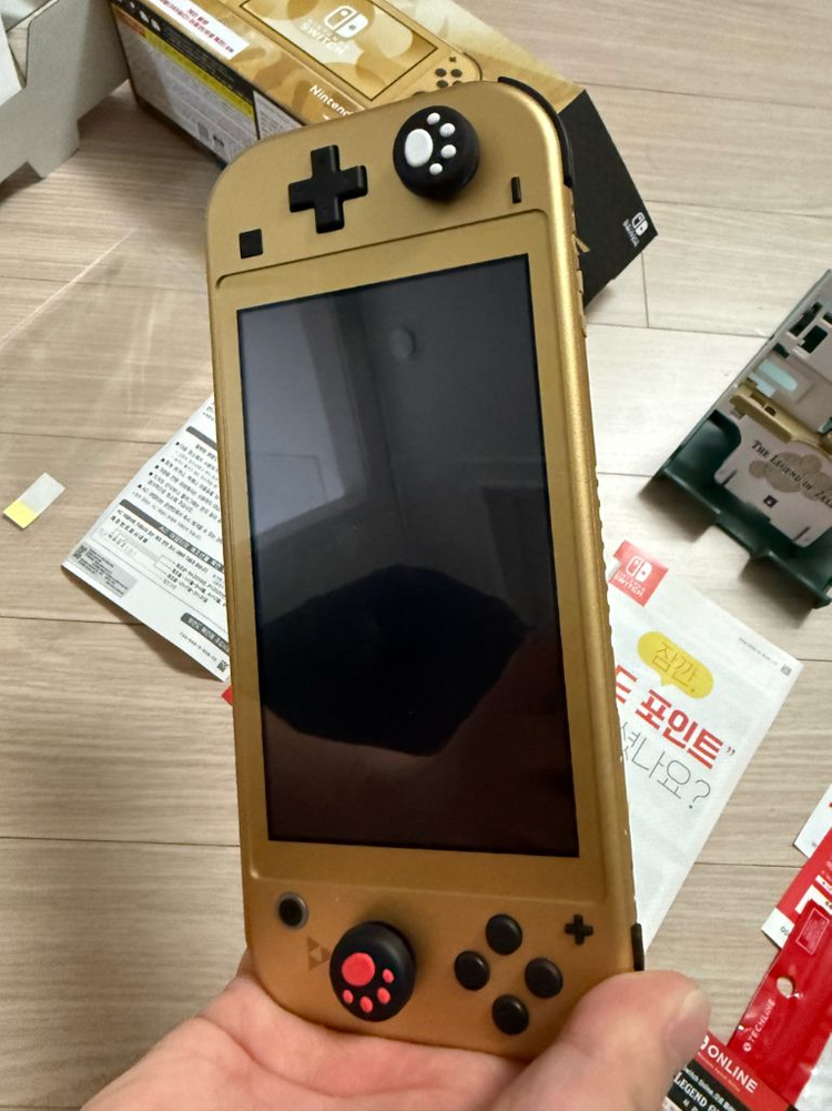 닌텐도 스위치 라이트 하이랄 에디션 풀박스 이미지