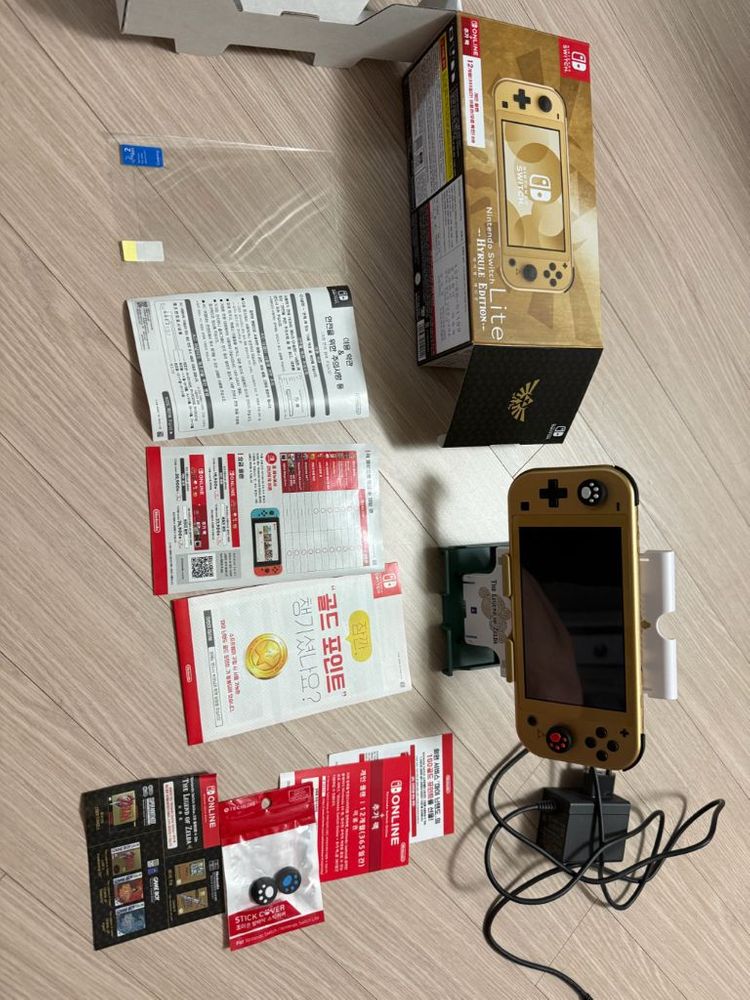 닌텐도 스위치 라이트 하이랄 에디션 풀박스 이미지