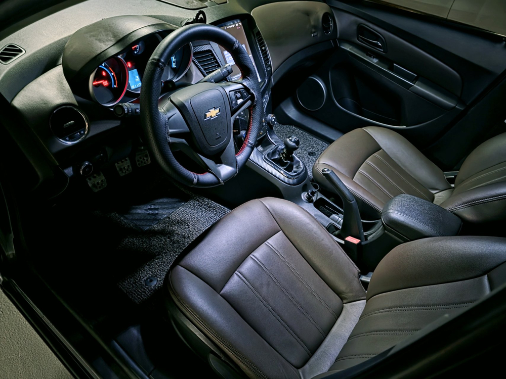 깨끗한 2011 쉐보레 쿠르즈 LTZ 디젤 6단 수동 팝니다. 이미지