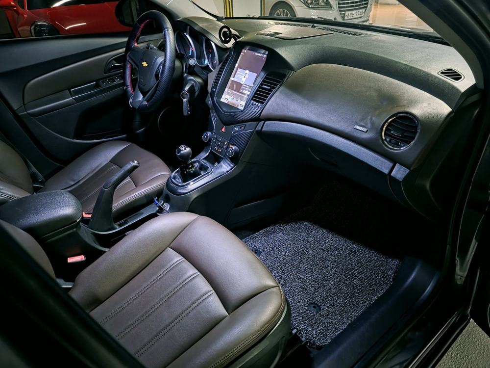 깨끗한 2011 쉐보레 쿠르즈 LTZ 디젤 6단 수동 팝니다. 이미지