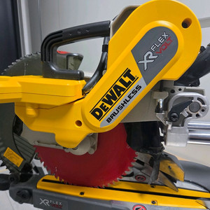 디월트 DCS361 DCS727 무선 슬라이딩 각도절단기 마끼다 테이블쏘 12인치 탁상윈형톱 LH1201FL 이미지