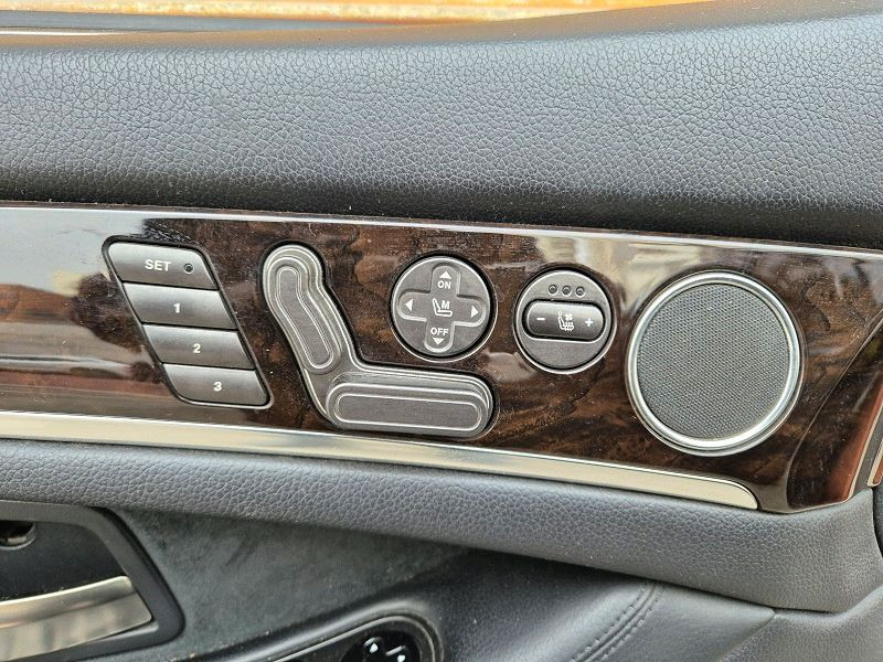 뉴체어맨W 후기형 앞 1열 가죽 도어트림 / 검정색 이미지