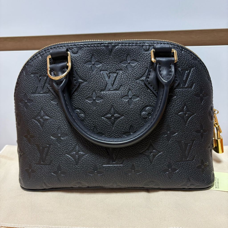 루이비통 신형 알마BB 앙프렝뜨가죽 블랙 백화점구매 풀구성 팝니다. 이미지